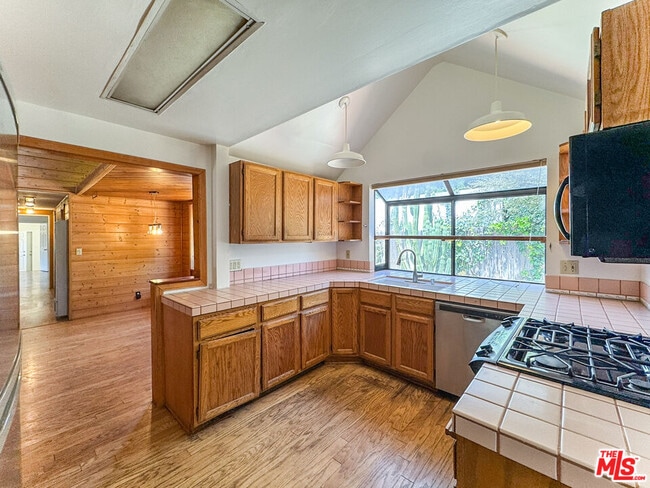 Building Photo - 3124 Veteran Ave