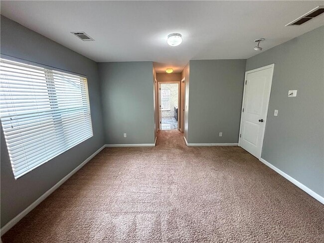 Building Photo - 8389 Regent St