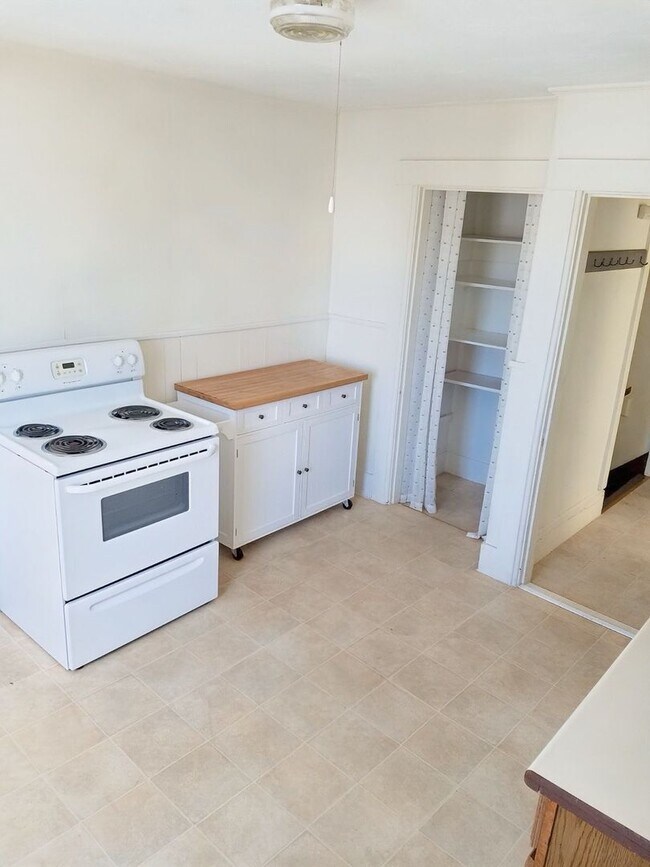 Building Photo - 36 Green St