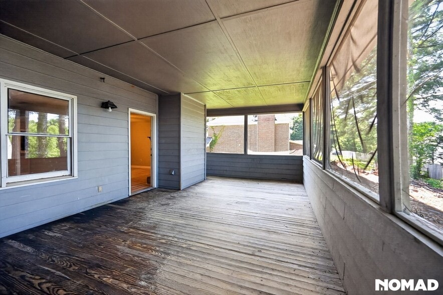 Building Photo - 2112 Fairway Ct SE