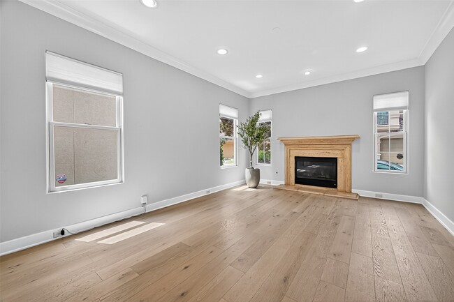 Building Photo - 2731 Stuart Manor