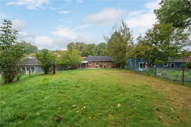 Building Photo - 23728 Glenhill Dr