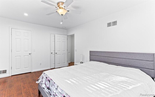 Building Photo - 47086 Auburn Ct