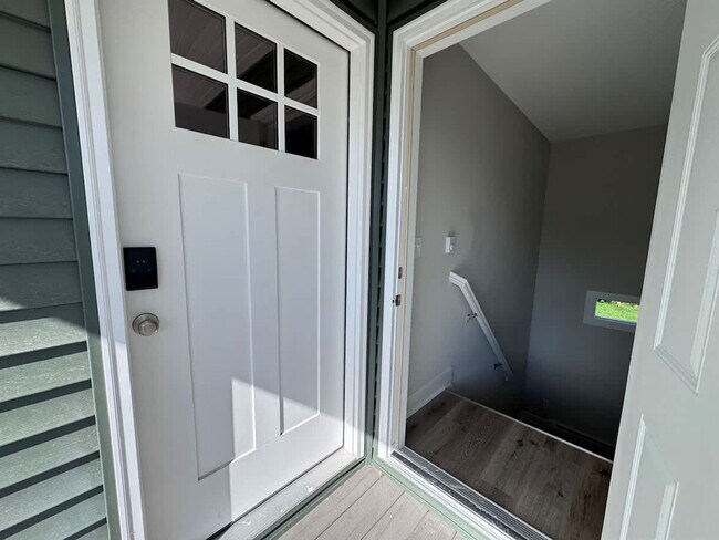 Building Photo - 1249 Kinsmoor Ave