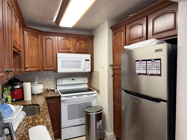 Building Photo - 495 NW 72nd Ave