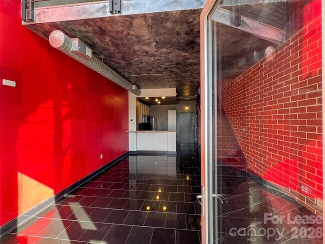 Building Photo - 710 W Trade St