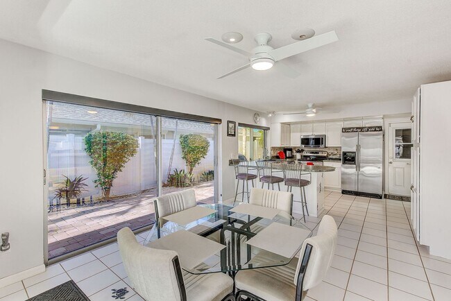 Building Photo - 3-Bedroom, 2-Bath Seminole Home – Fully Furnished & Move-In Ready!