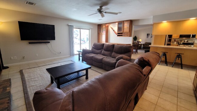 Building Photo - 1254 Los Meadows Dr