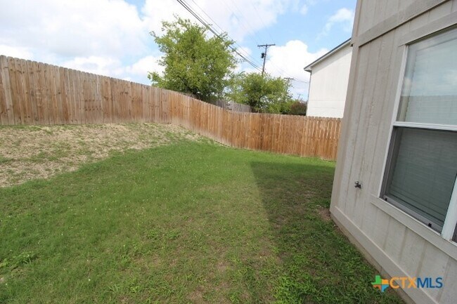 Building Photo - 2412 Skylark Cir