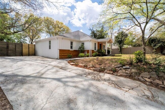 Building Photo - 2040 Penelope St NW