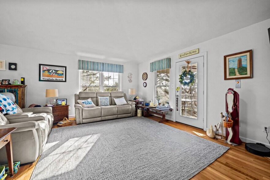 3rd Fl Living Room - 208 56th St