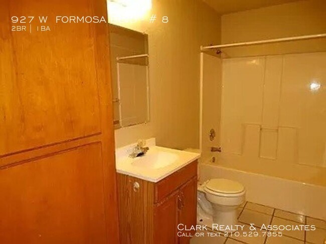 Building Photo - 927 W. Formosa #8, San Antonio, TX. 78221