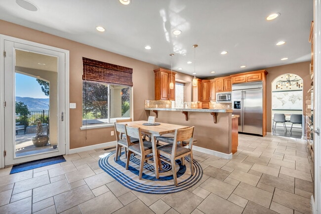 Building Photo - 1520 Taos Ln