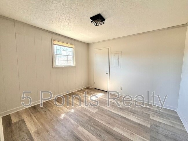 Building Photo - 2121 Bracey Cir