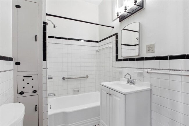 Building Photo - 710 Orleans St