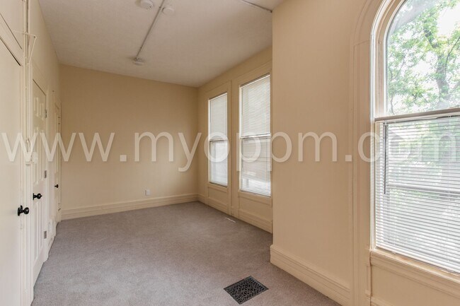 Building Photo - 1146 S 32nd St
