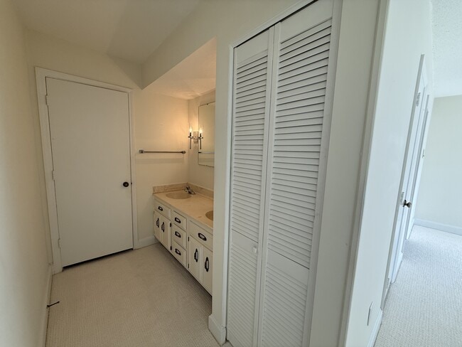 Building Photo - 155 Beaufort Ct