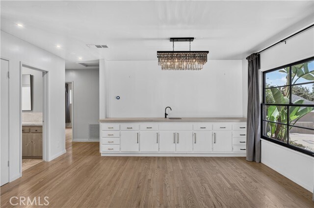 Building Photo - 614 N Glendora Ave