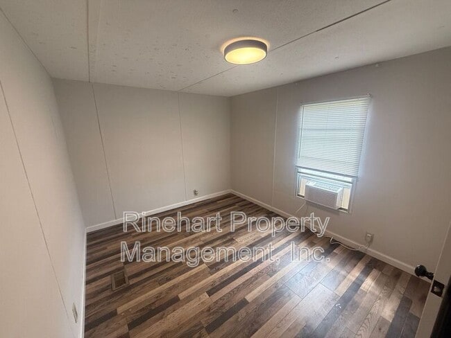 Building Photo - 1028 Ruby St