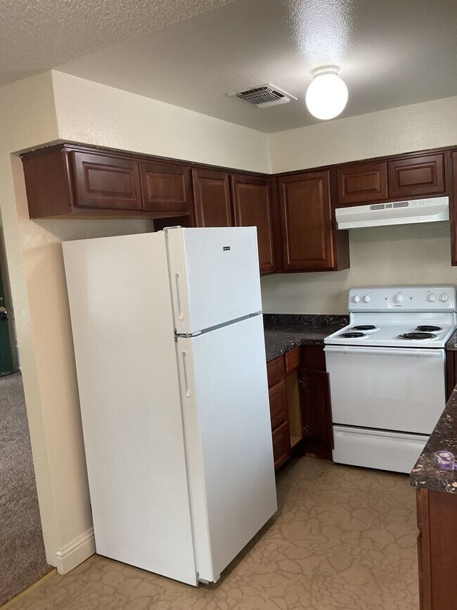 Building Photo - MINA85