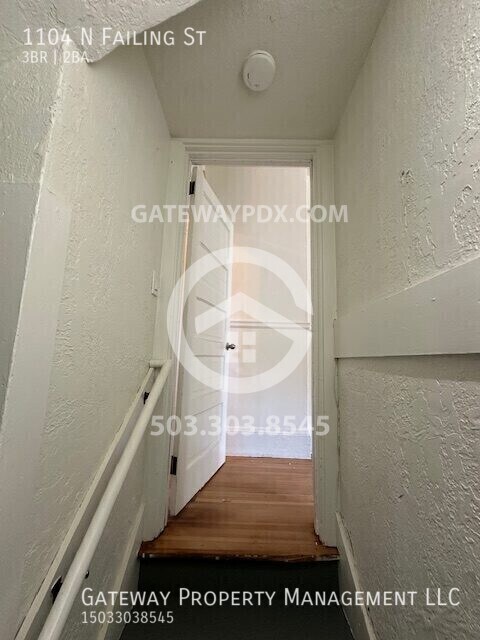 Building Photo - 1104 N Failing St