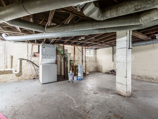 Building Photo - 730 Siebert St