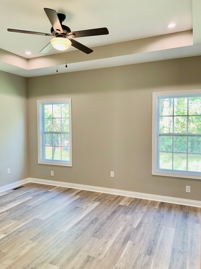 Building Photo - 850 McIntyre St