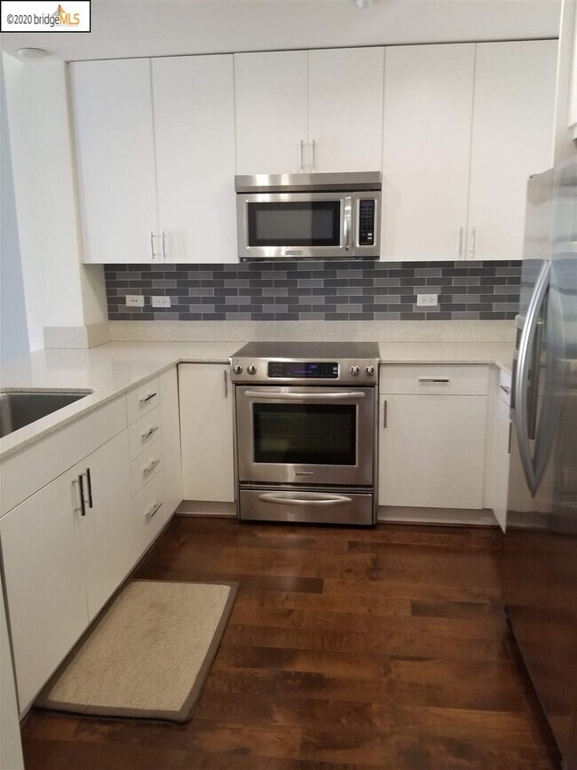 Building Photo - 585 9th St
