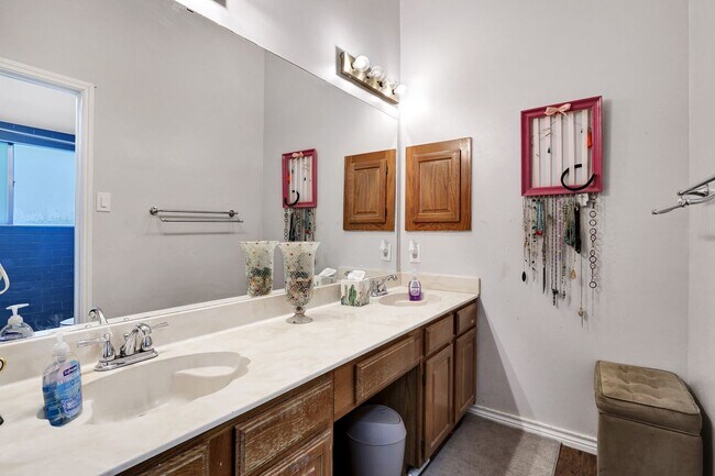 Building Photo - ***APPLICATION CURRENTLY UNDER REVIEW***Co...