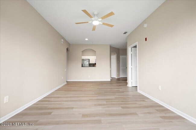 Building Photo - 10550 Baymeadows Rd