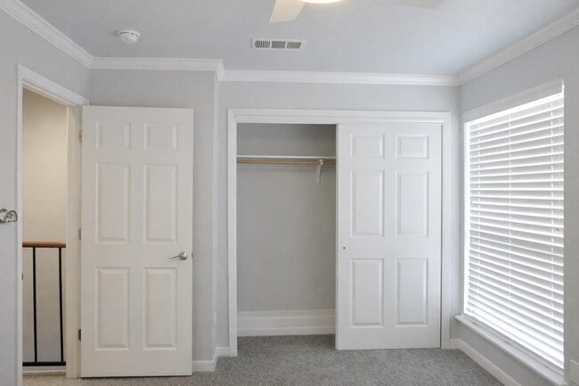 Building Photo - 105 Star