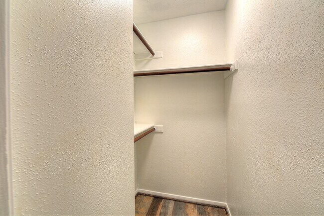 Building Photo - 93 Lakeview Village