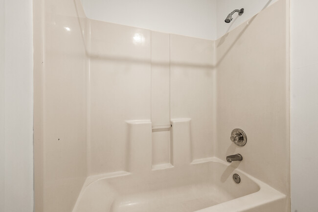 Shower and Tub - 2361 5th St