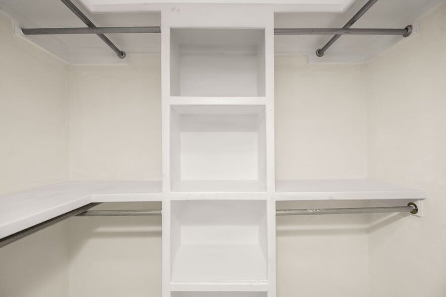 Building Photo - 3036 Scottland Dr