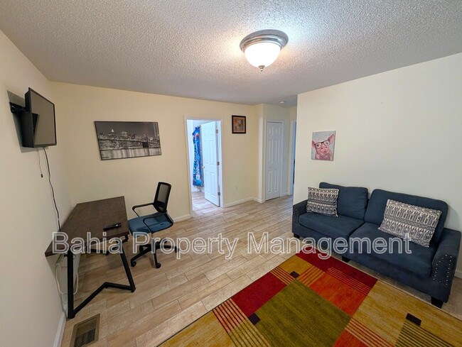 Building Photo - 4656 Ashburn Square Dr