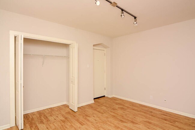 Building Photo - 2839 W Palmer St