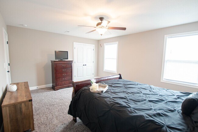 Building Photo - Pet Friendly Four Bedroom!