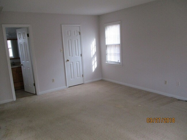 Building Photo - 4 bedroom home