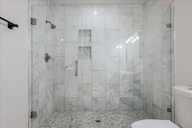 Building Photo - Newly Renovated Home for Rent in Great and Quiet Neighborhood!