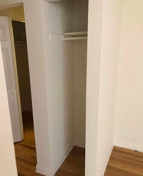 Building Photo - 3710 N Pine Grove Ave