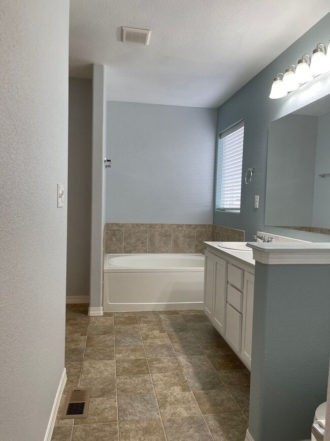 Building Photo - Beautiful 2 Story w/Finished Basement in D...