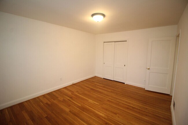Building Photo - Lovely Towson 3bd/2ba Rowhome w/ CAC & W/D...