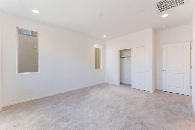 Building Photo - Recently Built Modern Home in Summerlin!