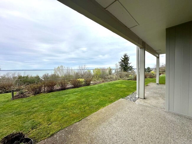 Building Photo - 600 S State St