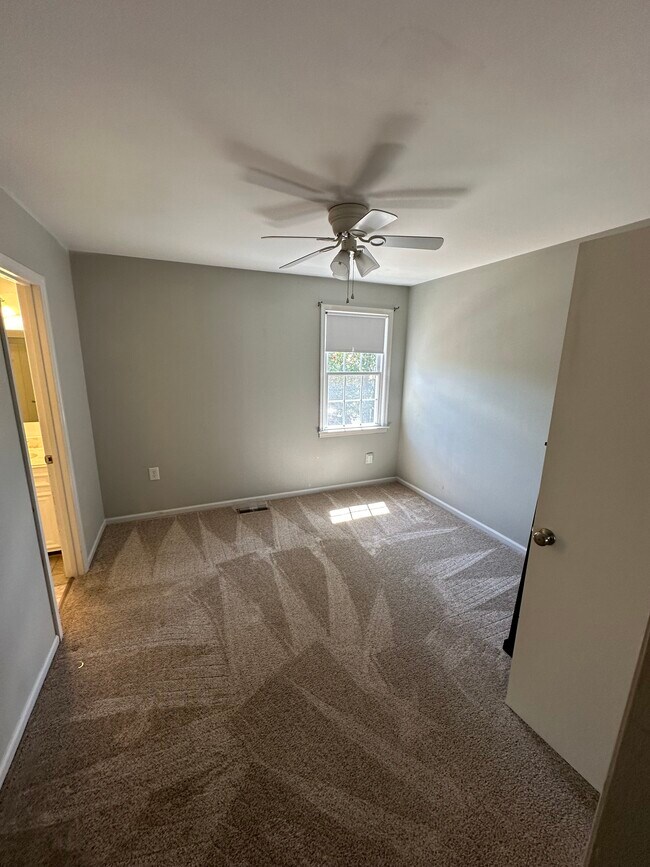 Building Photo - 951 Beresford Ct