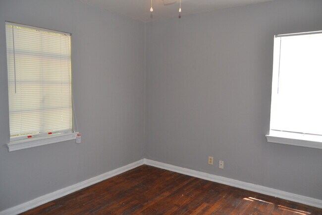 Building Photo - 709 Northside Dr