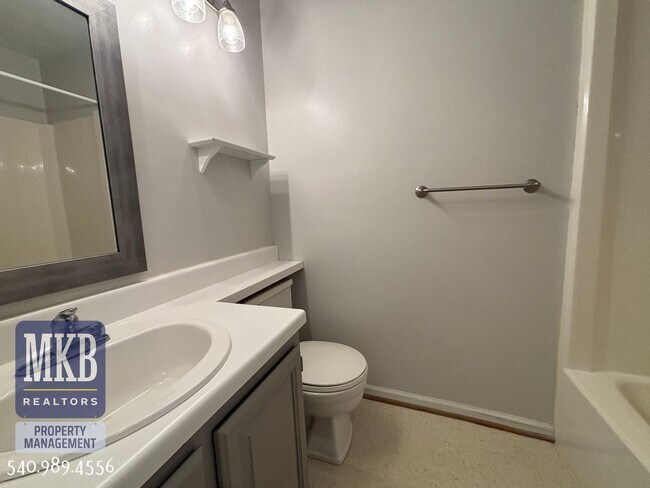 Building Photo - 2527 Gatehouse Ln