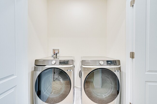 Building Photo - 2023 Block Town-Home with Community Gym and Pool