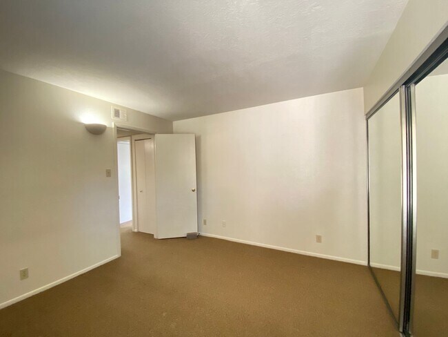Building Photo - Beautiful Condo at The Reserve