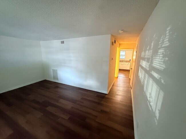 Building Photo - 5805 Hunting Ridge Ln